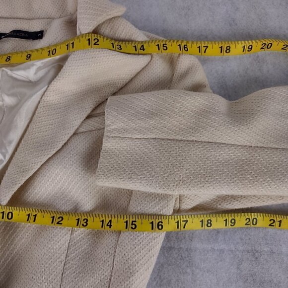 BCBGMaxAzria 100% Wool Cream One Button Blazer With Faux Pockets. Size 2 - Picture 8 of 12